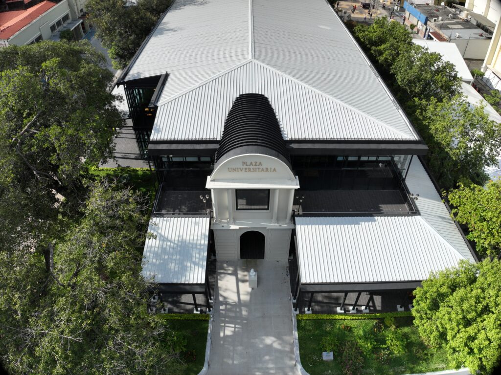 Plaza Universitaria